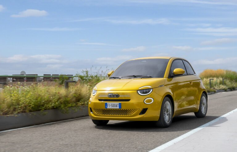 Fiat 500 Hybrid 2026 citycar italiana foto ufficiale