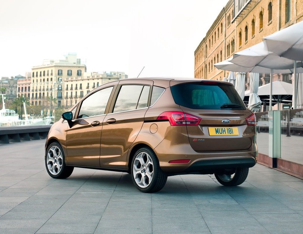 Ford B-Max monovolume porte scorrevoli