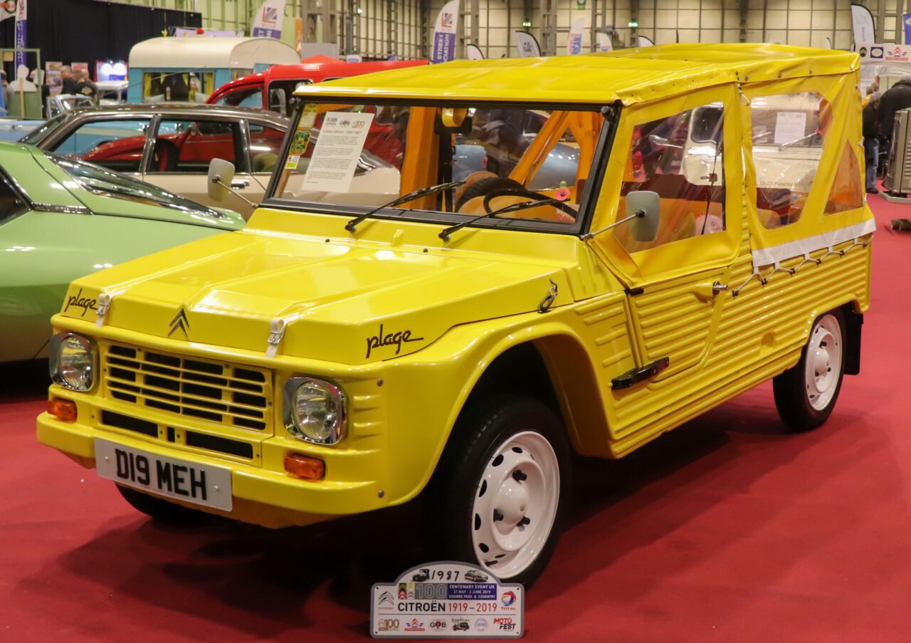 Citroën Méhari spiaggina in plastica gialla vista frontale