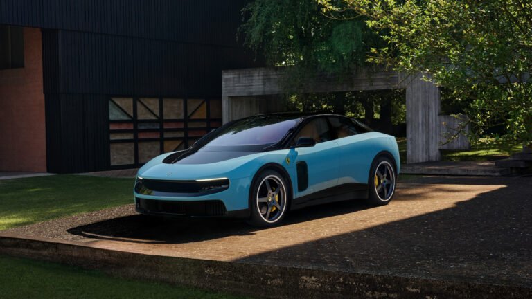Ferrari Luce 2026 foto ufficiale vista frontale tre quarti