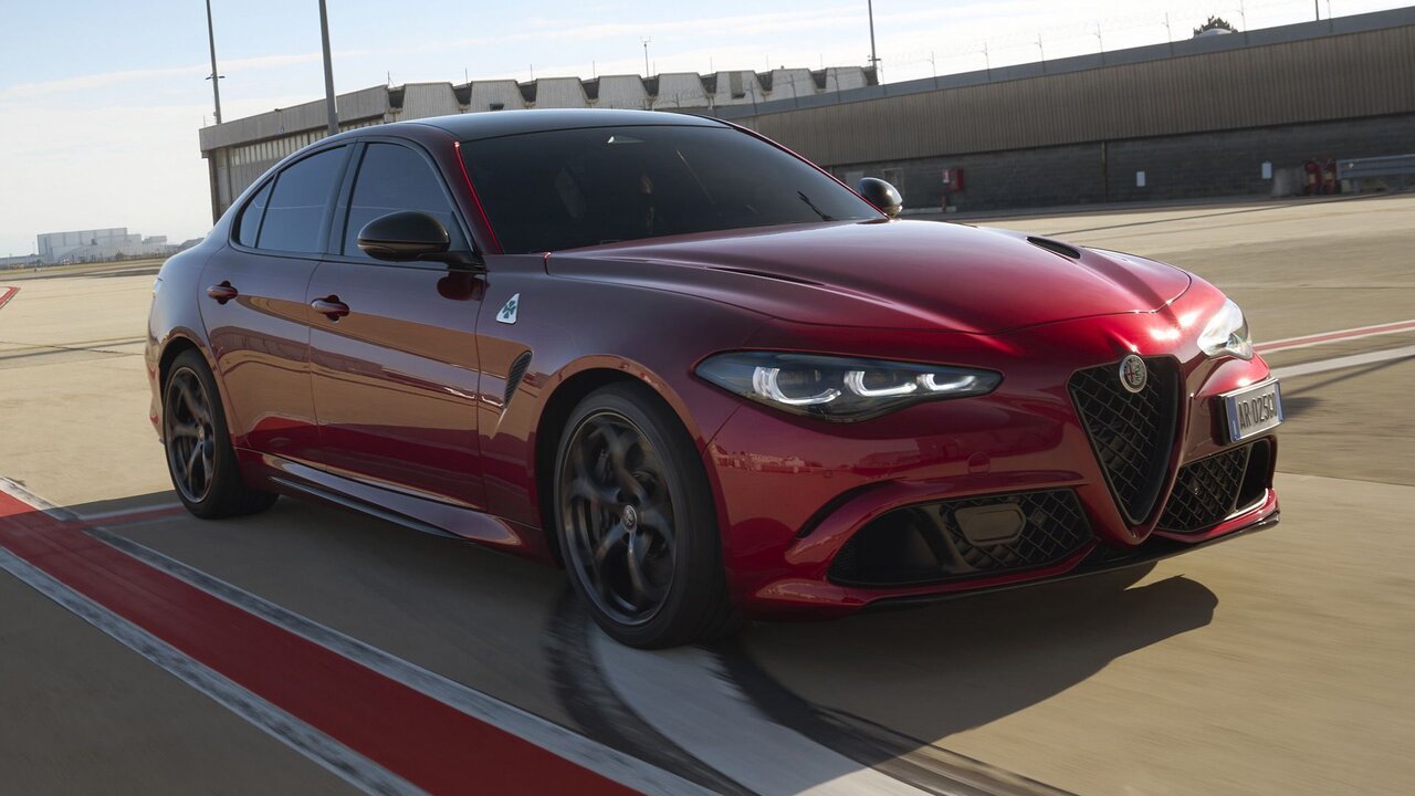 Alfa Romeo Giulia Quadrifoglio Collezione 2026 frontale