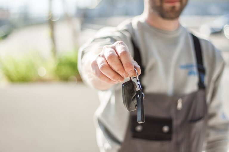 Passaggio di proprietà auto documenti chiavi