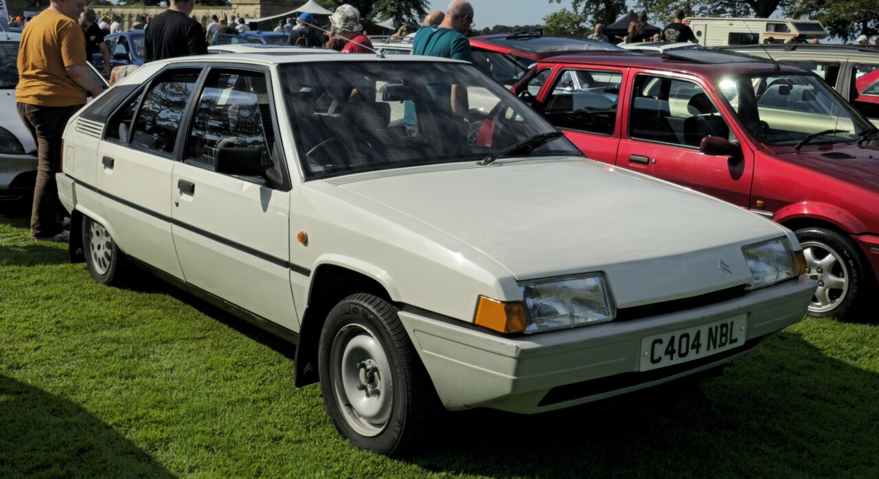 Citroën BX berlina anni Ottanta vista frontale