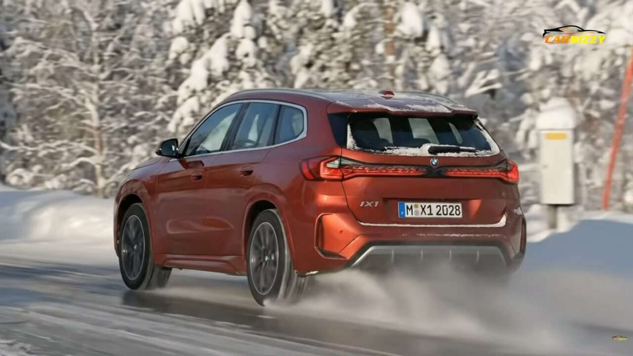Nuova BMW iX1 2027 come sarà il restyling dell'elettrica