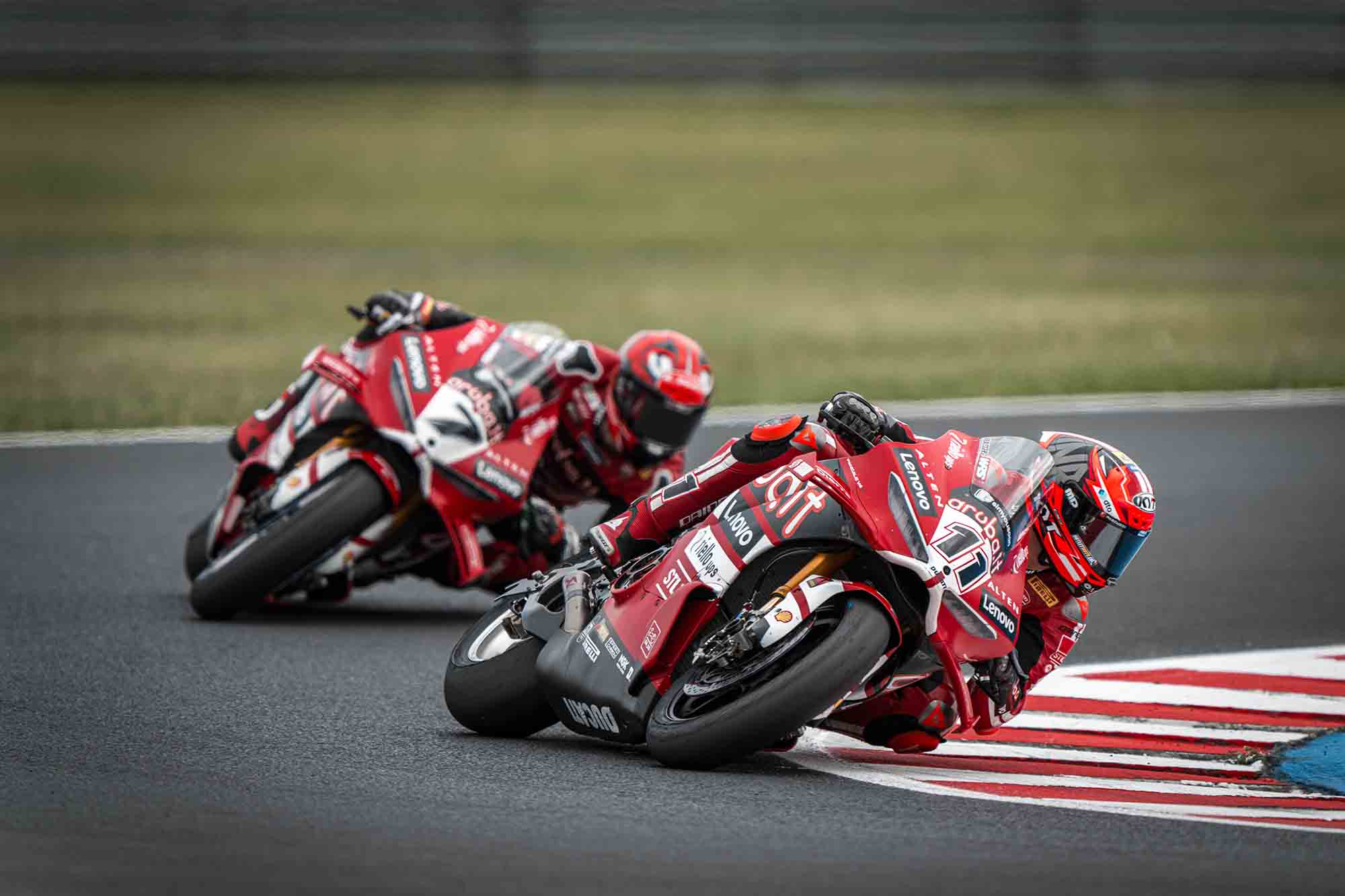 Nicolò Bulega davanti a Iker Lecuona, Aruba.it Racing Ducati