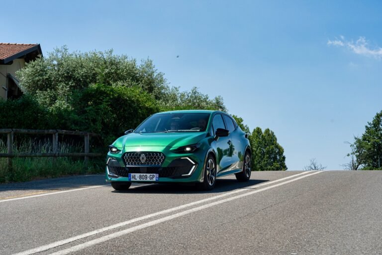Nuova Renault Clio Eco-G 120 GPL su strada