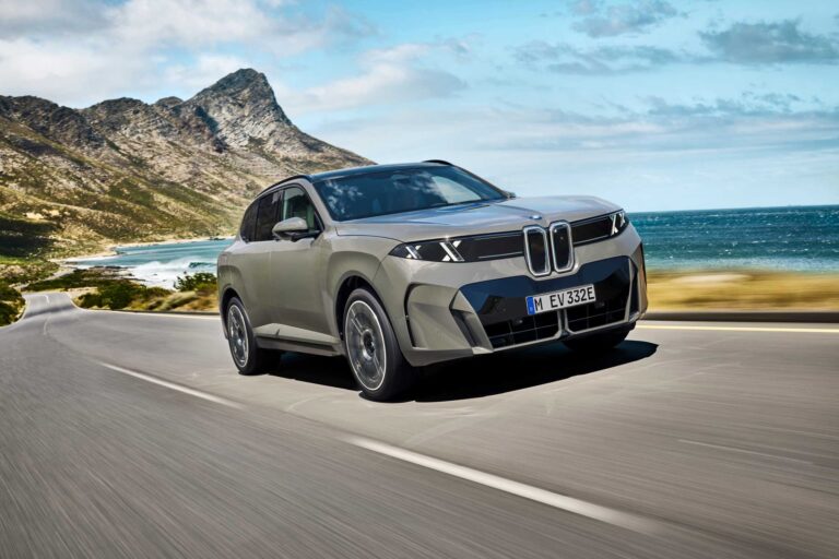 Nuova BMW X5 2026 iX5 elettrica vista tre quarti anteriore