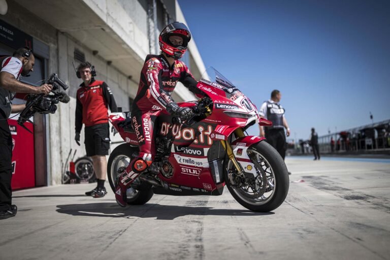 Nicolò Bulega Aruba Ducati Panigale V4R Superbike Balaton Park 2026 azione