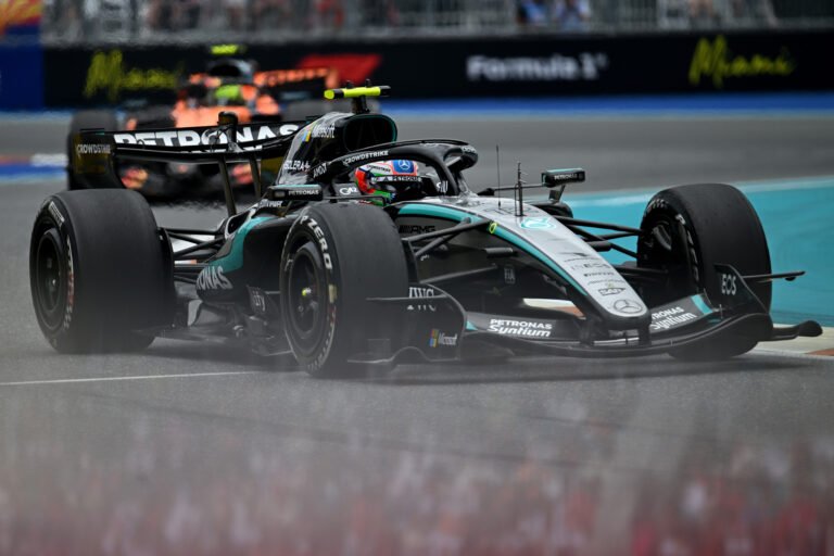 Kimi Antonelli Mercedes W17 in azione al GP di Miami 2026
