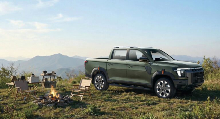 Nuovo KGM Rexton Sports XL 2026 verde Amazonia Green in montagna