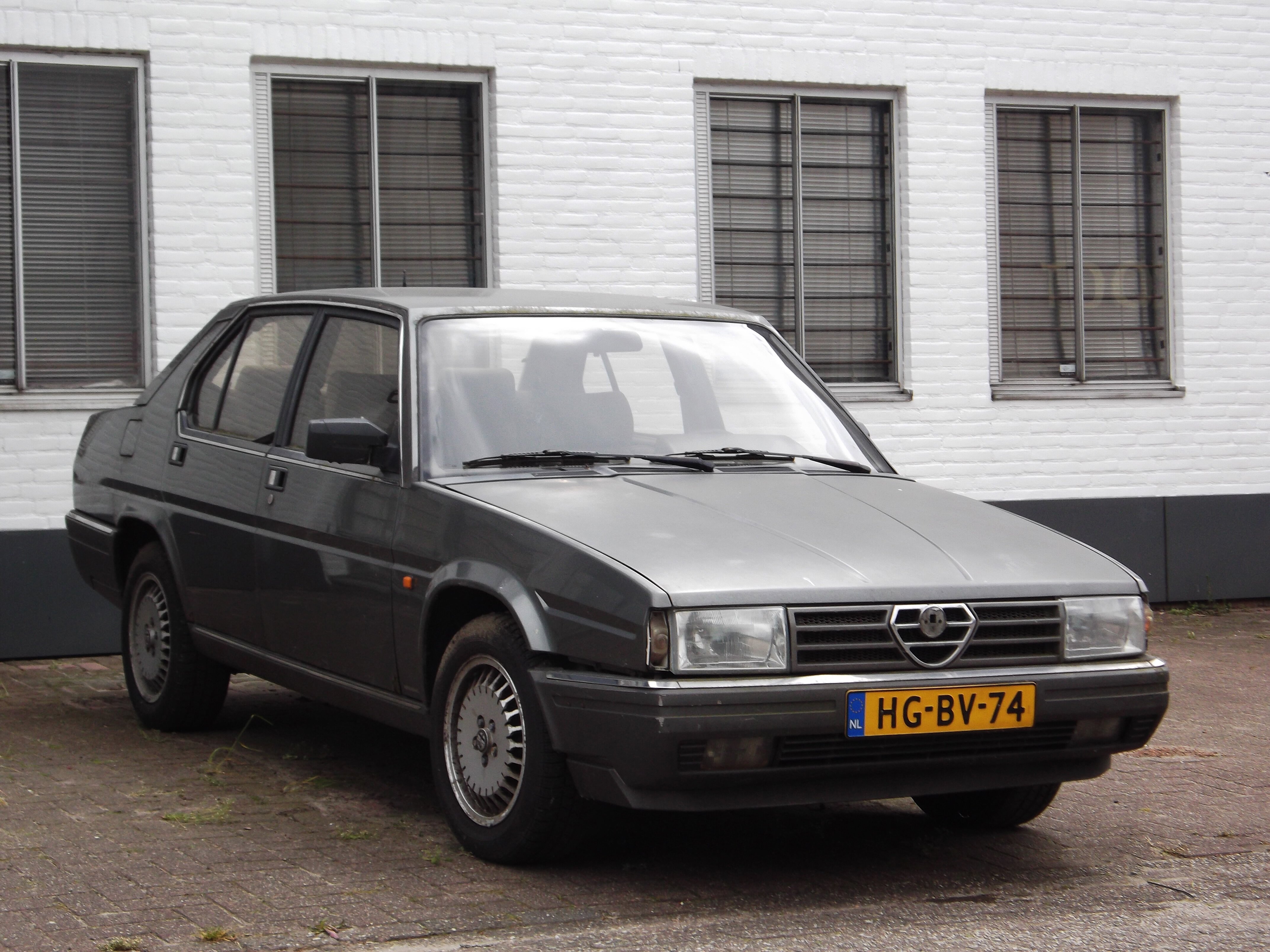 Alfa Romeo 90 Quadrifoglio Oro berlina anni 80