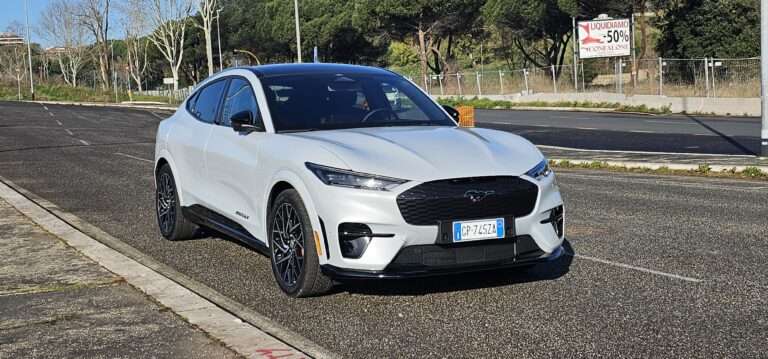 Ford Mustang Mach-E, la prova su strada