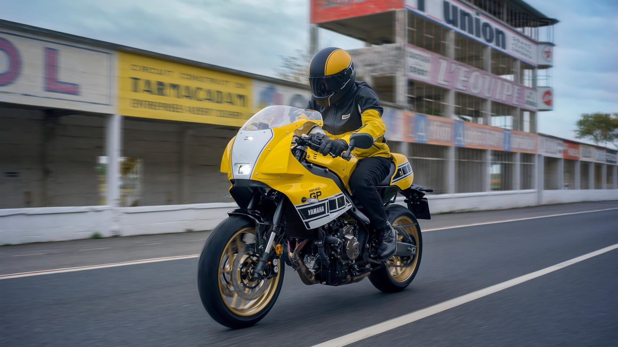 nuova yamaha xsr900 gp torna il giallo di kenny roberts da Ilgiornaledigitale.it nuova yamaha xsr900 gp torna il giallo di kenny roberts