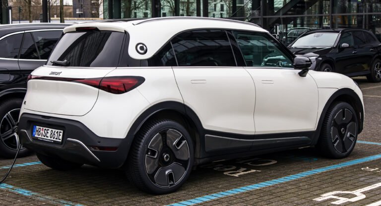 Smart 1 Premium SUV B compatto elettrico vista frontale tre quarti outdoor
