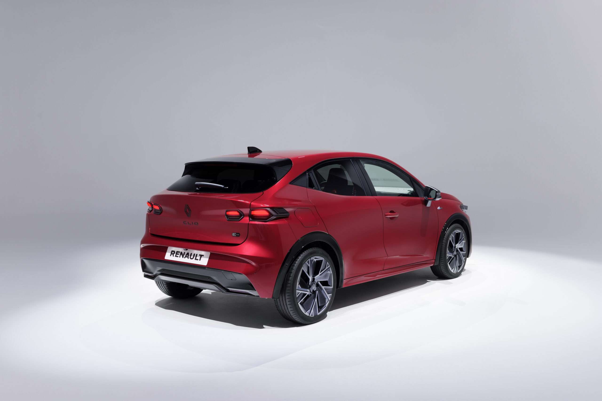 Nuova Renault Clio 2026 vista posteriore tre quarti