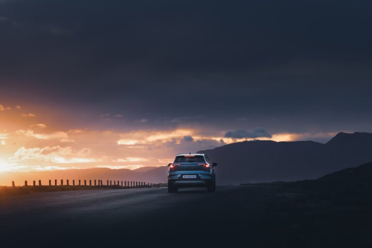 Renault Symbioz E-Tech 2026 foto press ufficiale tramonto