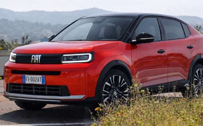 Nuova Fiat Fastback 2026: foto ed info del suv coupè
