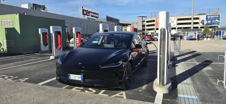 Tesla Model 3, la prova su strada