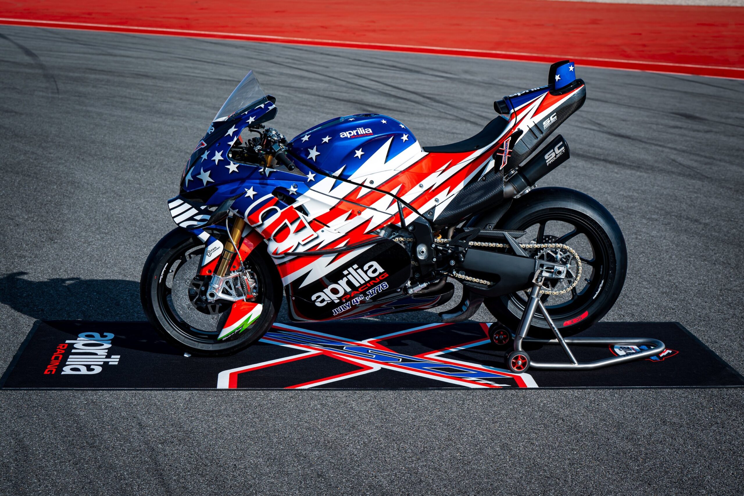 Aprilia X 250TH vista laterale livrea Stars and Stripes