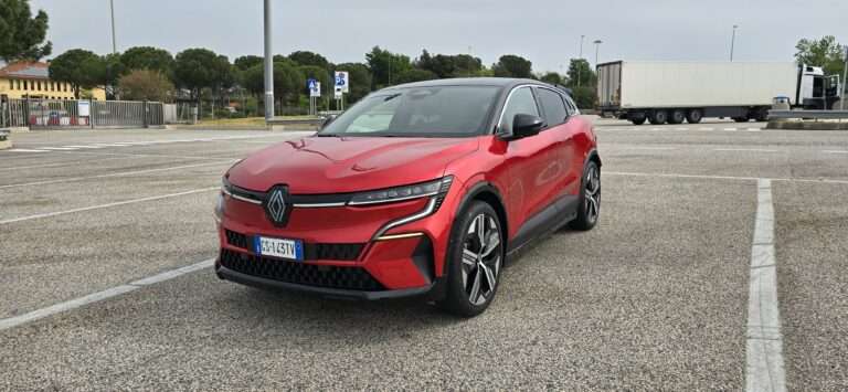 Renault Mégane E-Tech, la prova su strada