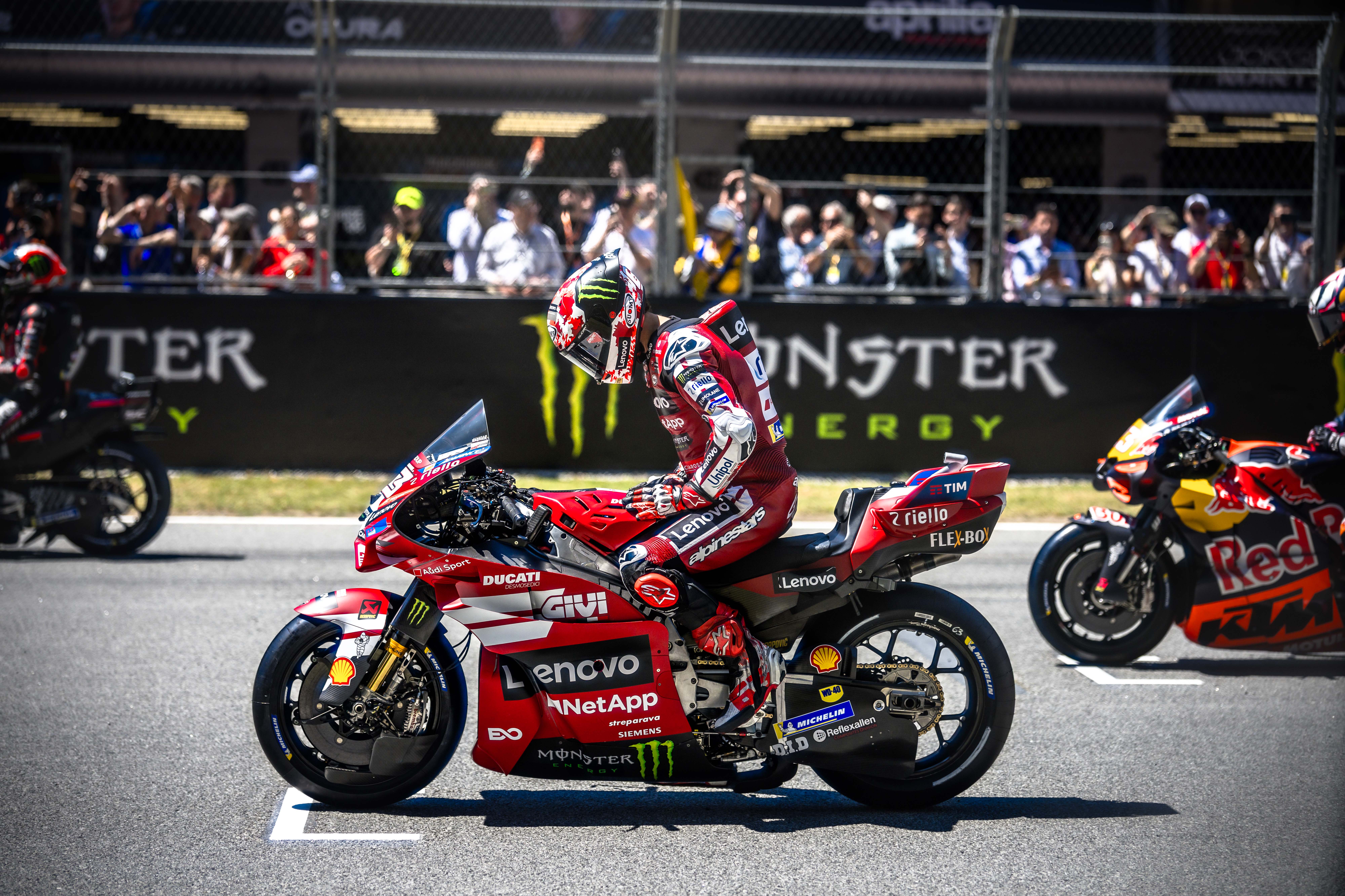 Francesco Bagnaia 63 Ducati Lenovo pre-griglia Catalunya MotoGP 2026