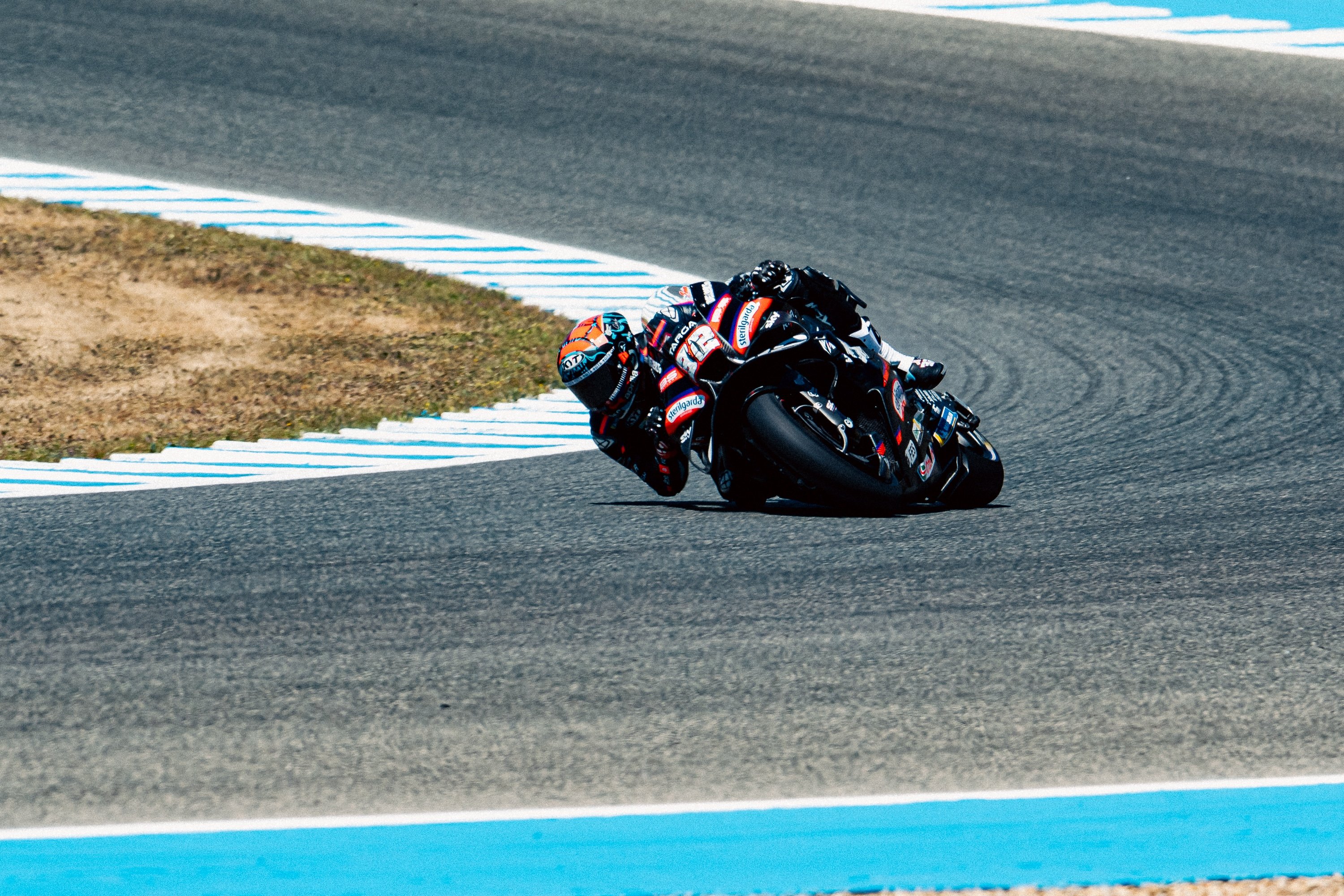 Aprilia RS-GP26 in piega curva Jerez MotoGP 2026 Bezzecchi