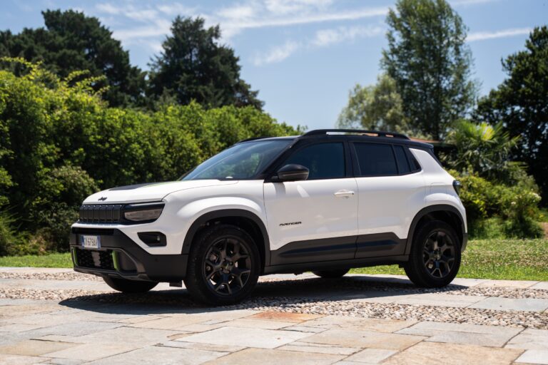Jeep Avenger 4xe SUV compatto più venduto in Italia marzo 2026