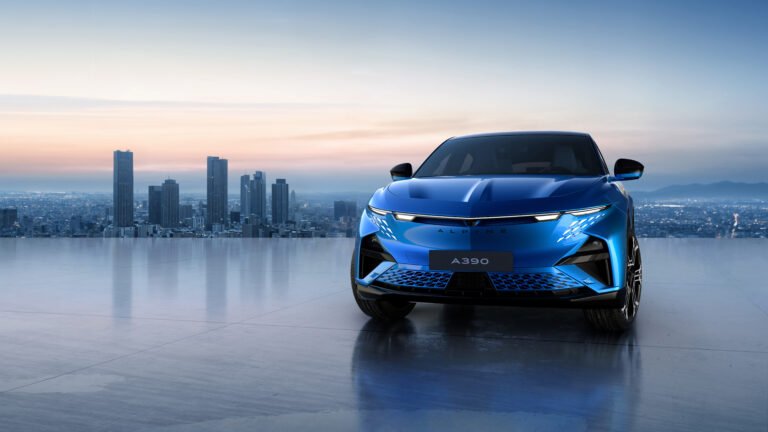 Alpine A390 2026 SUV-coupé elettrico 400 CV AWD
