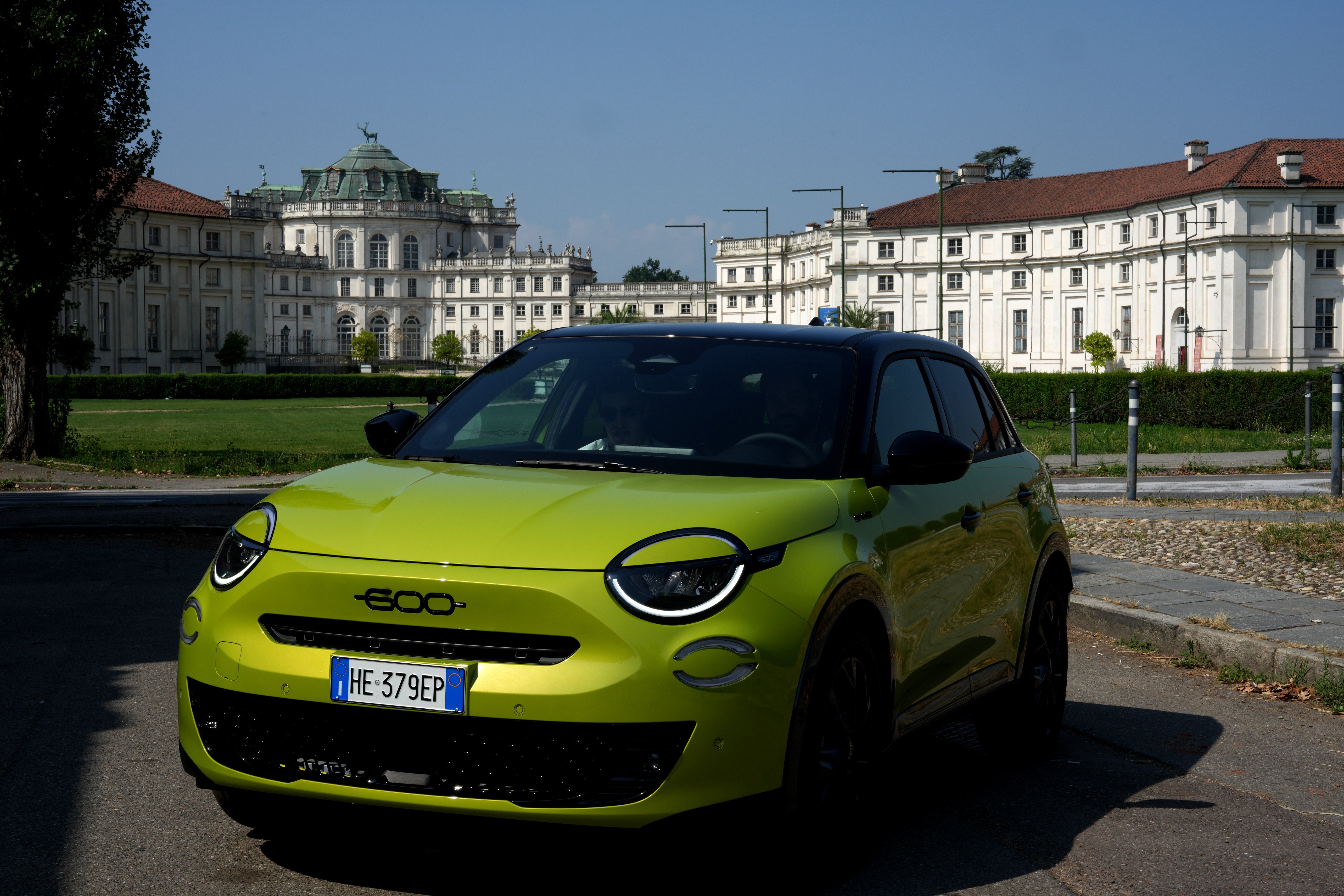 Fiat 600 Turbo 100 2026 tre quarti anteriore