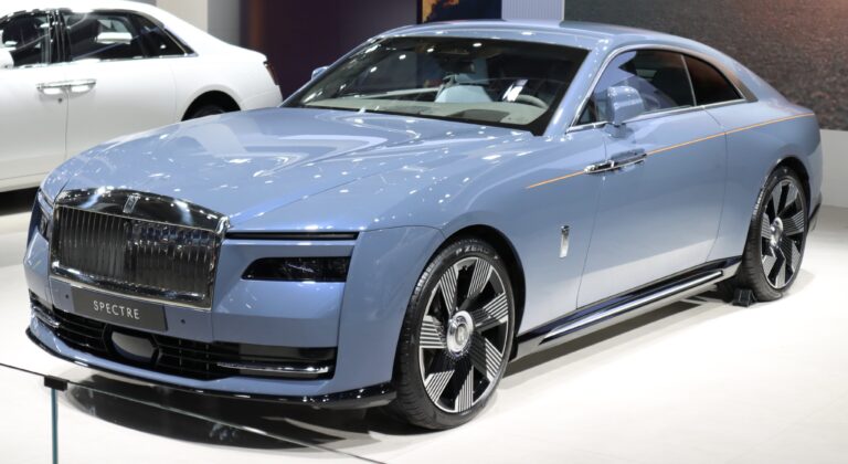 Rolls-Royce Spectre coupé elettrica BEV 585 CV gamma 2026 da 429.730 euro