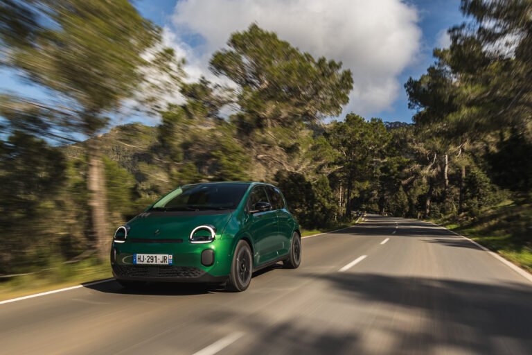 Renault Twingo E-Tech Electric 2026 verde foto press