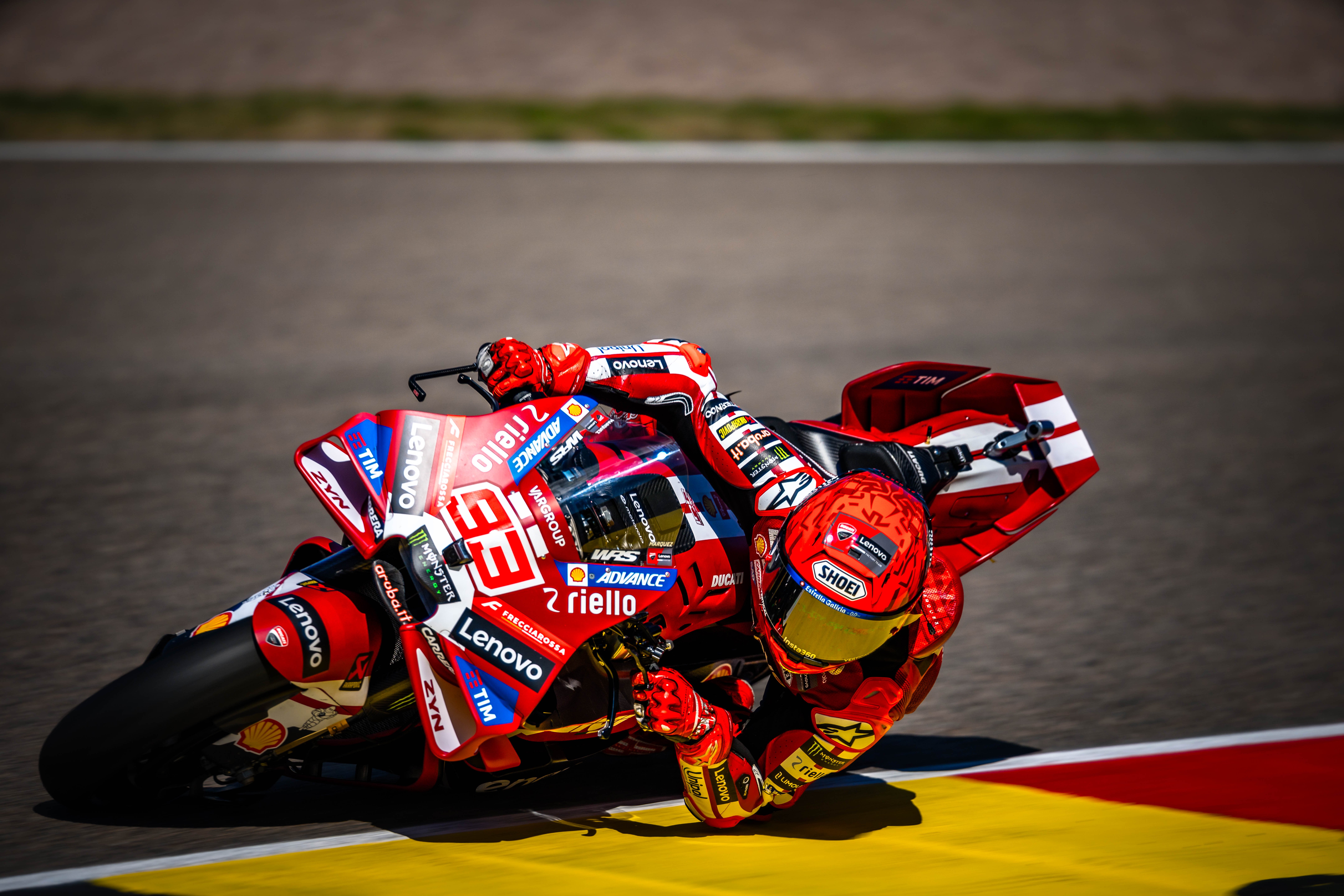 Marc Marquez Ducati in piega al GP Germania 2026 Sachsenring