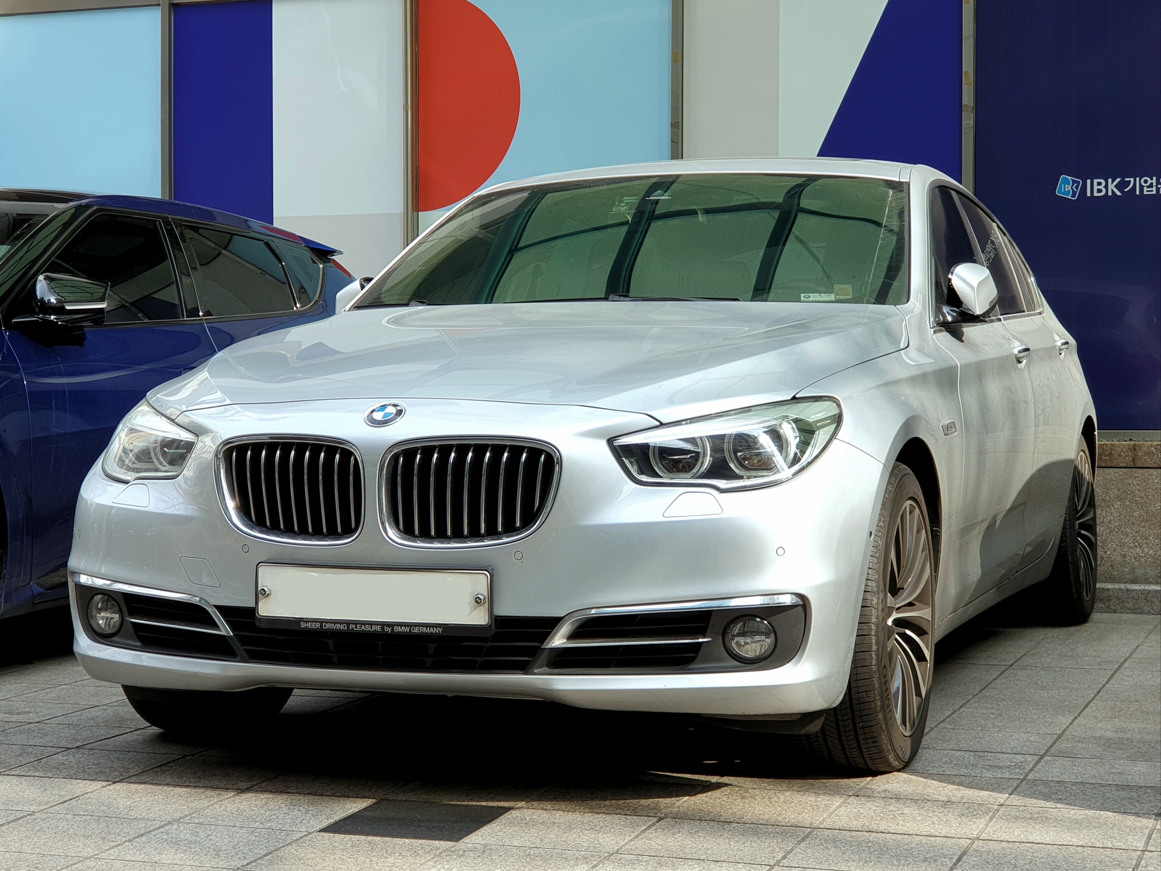 BMW 5 Series Gran Turismo F07 berlina hatchback rialzata