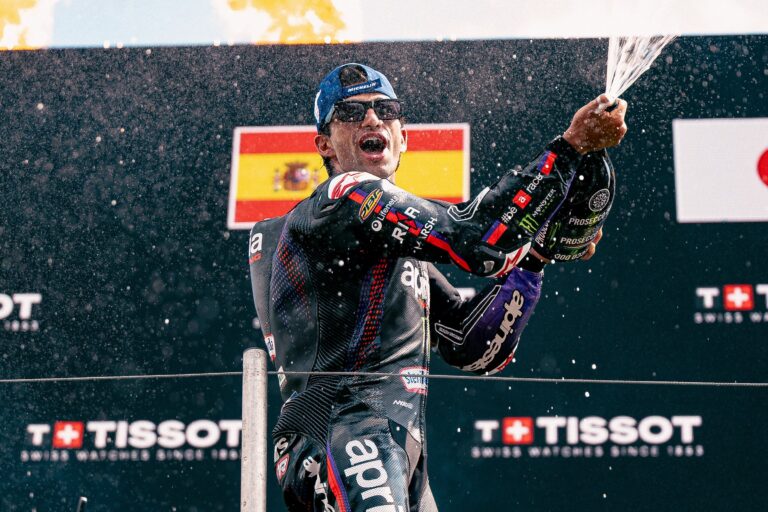 Jorge Martin Aprilia festeggia sul podio il terzo posto nel GP d'Olanda ad Assen 2026